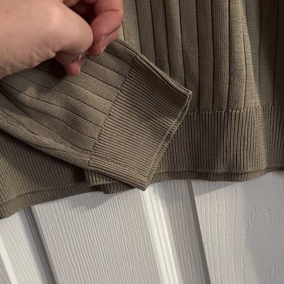 100% Silk Ribbed Crew Neck Sweater - Picture 5 of 6